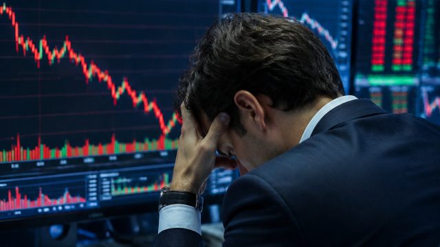 SoFi Faces Stock Drop Amid Insider Activity and Funding Challenges