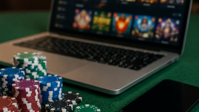 Understanding Live Chat Platforms for Merch Stores During Major Events